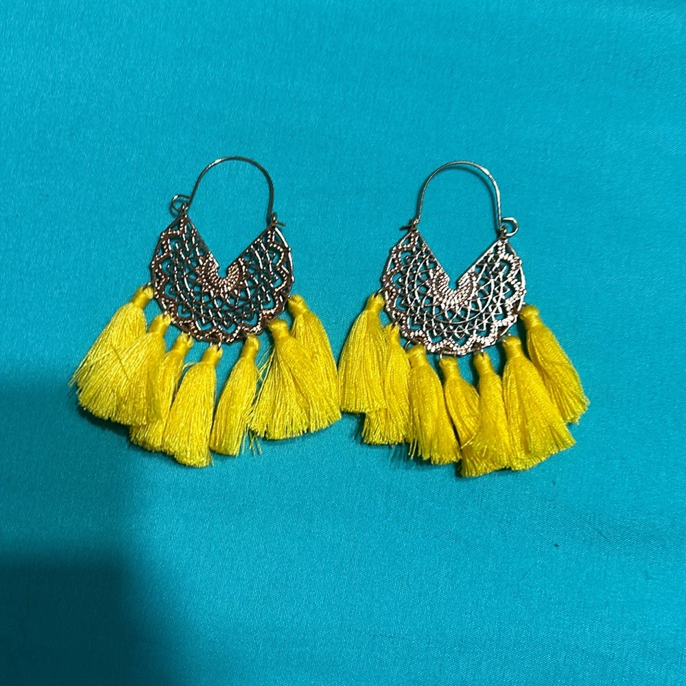 NWOT Women’s Gold and Yellow Dangly Earrings
